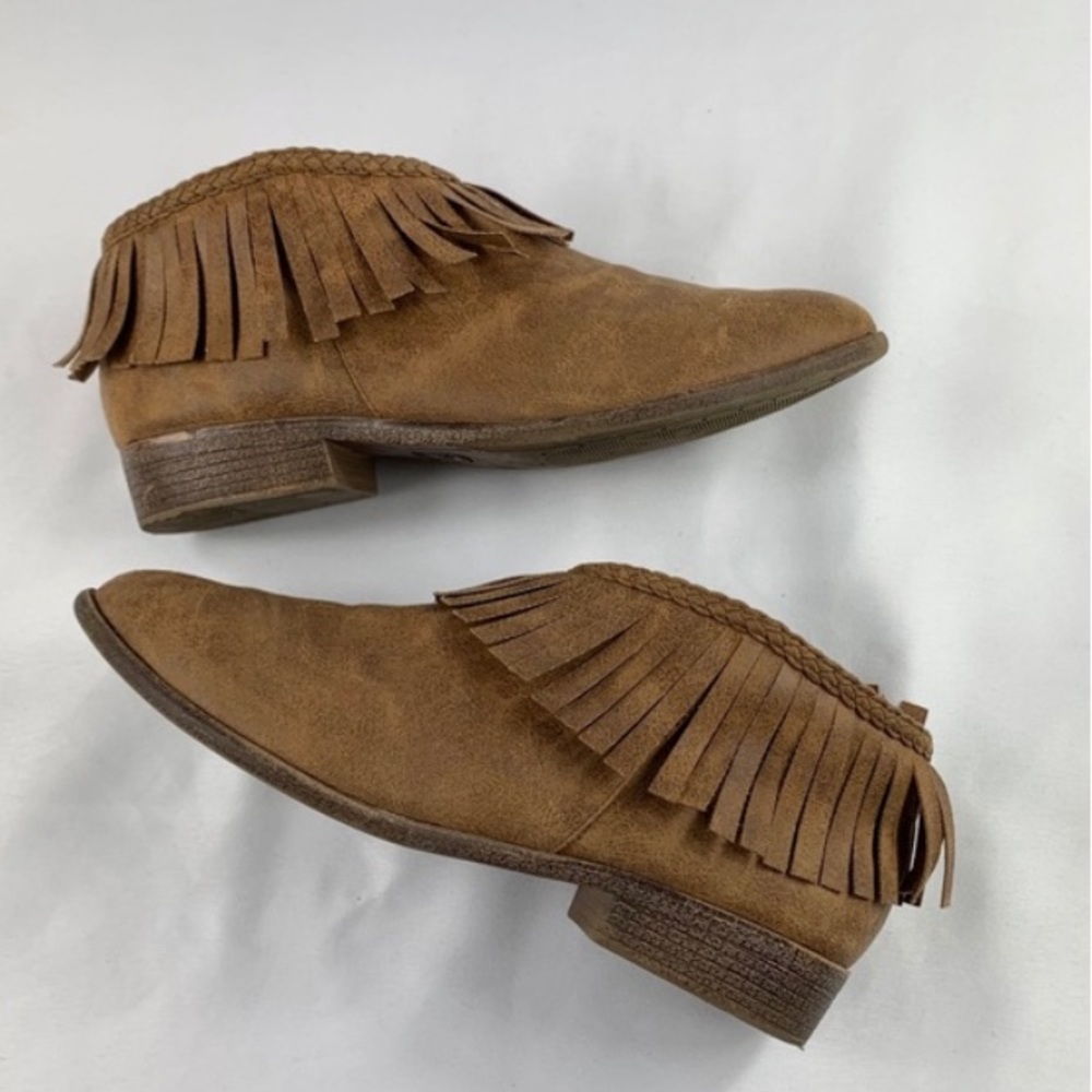 SUPER CUTE ruffled zipper brown leather boots!